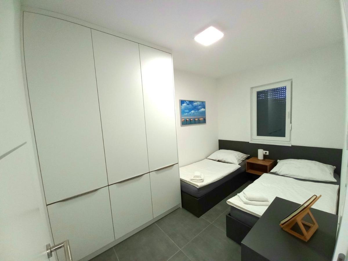 Apartment Martina Vir Esterno foto