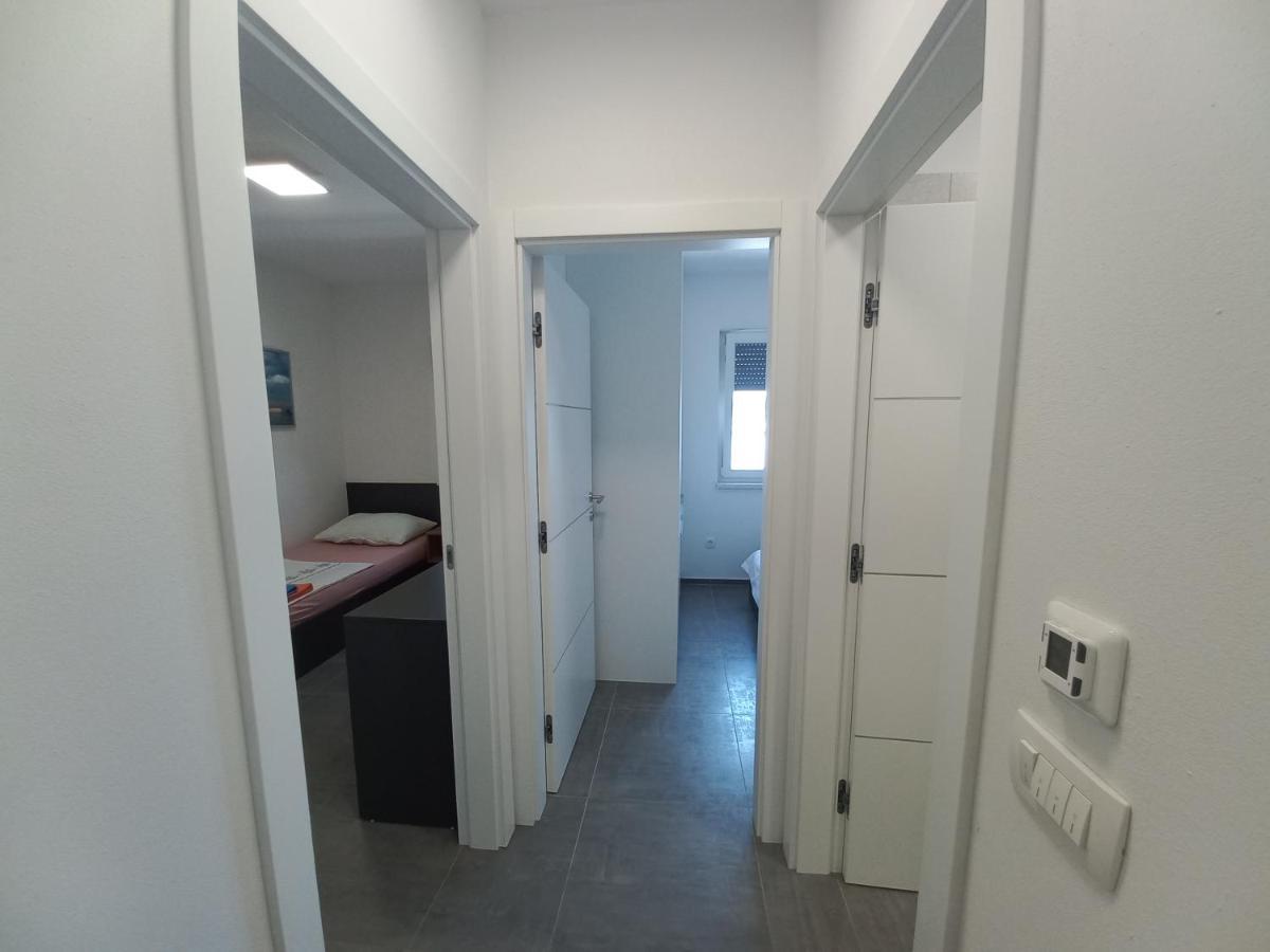 Apartment Martina Vir Esterno foto