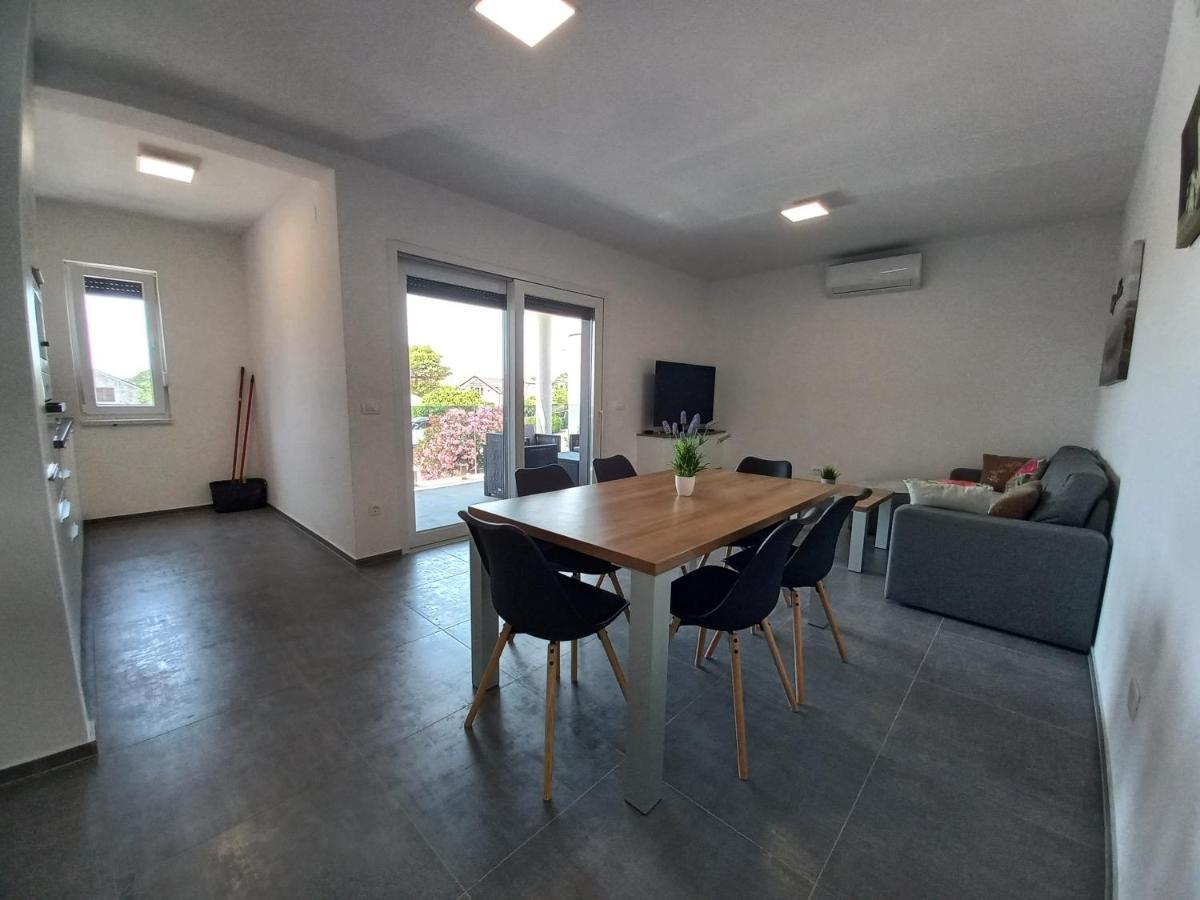 Apartment Martina Vir Esterno foto