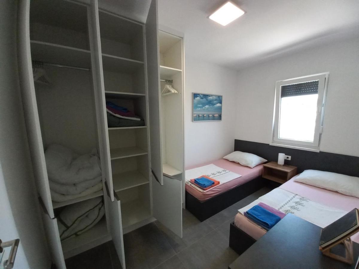 Apartment Martina Vir Esterno foto