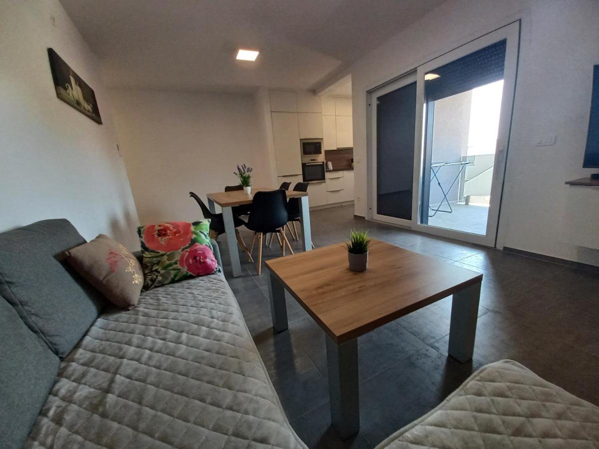 Apartment Martina Vir Esterno foto