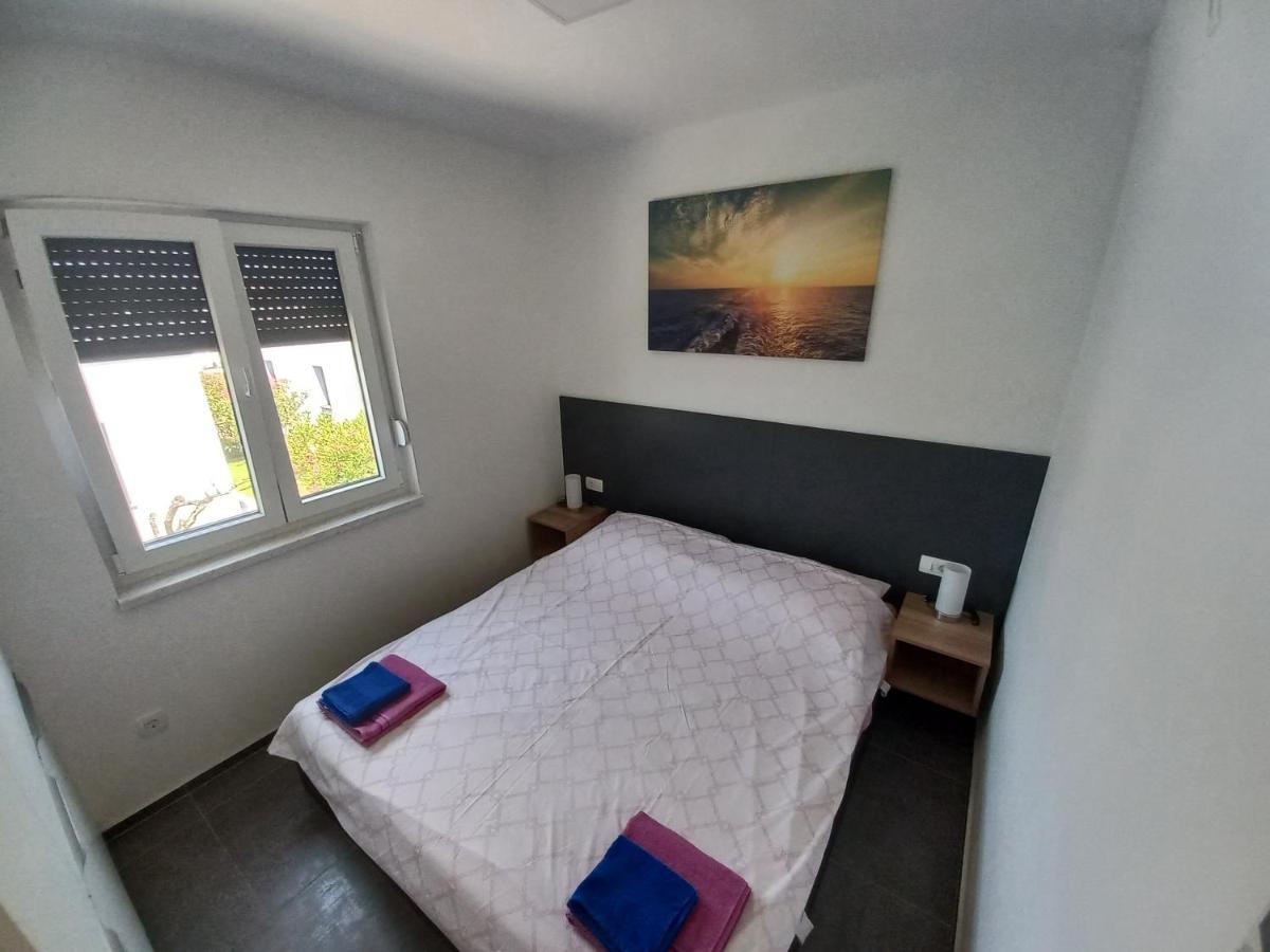 Apartment Martina Vir Esterno foto