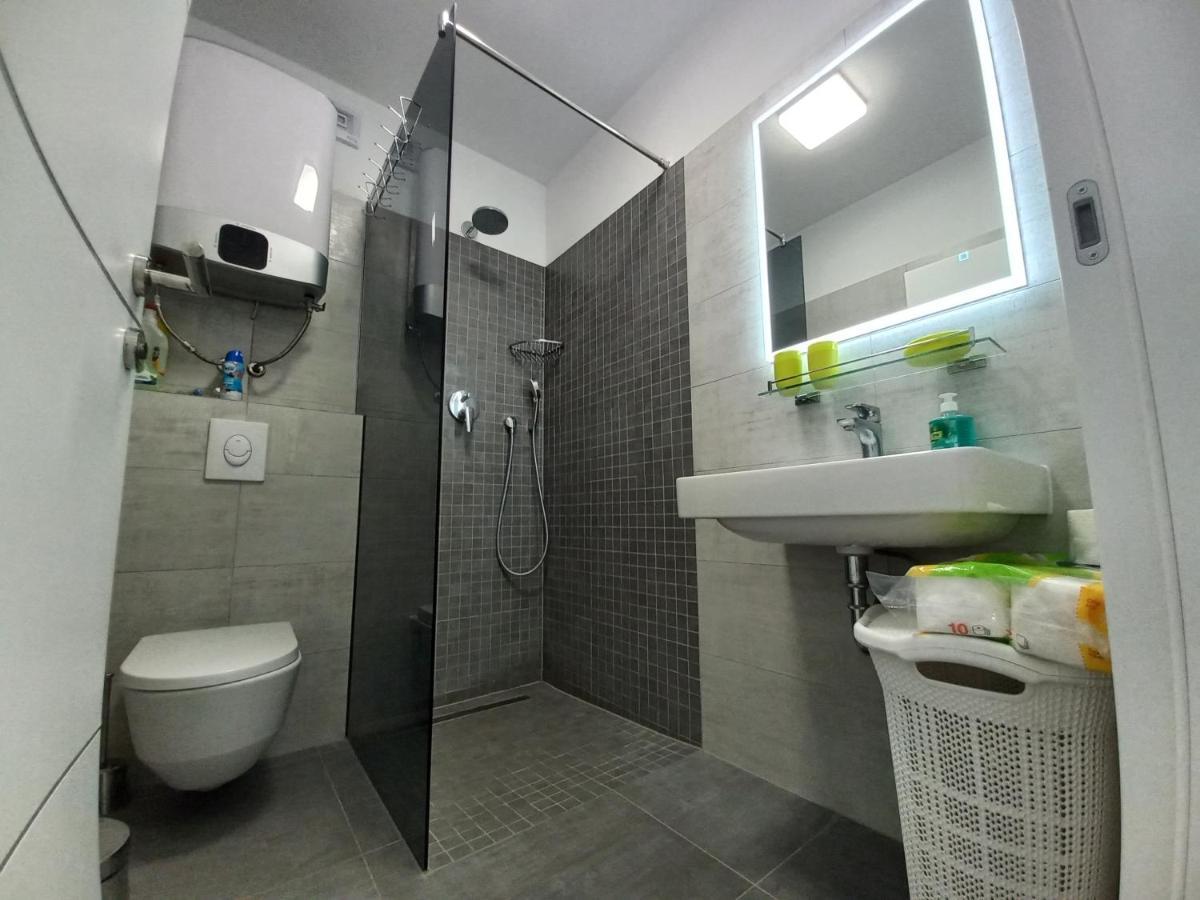 Apartment Martina Vir Esterno foto