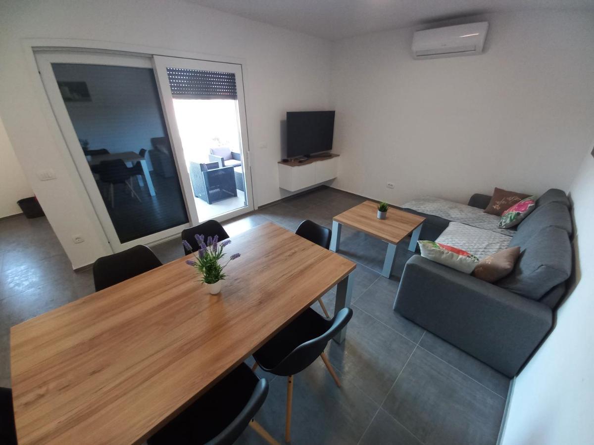 Apartment Martina Vir Esterno foto