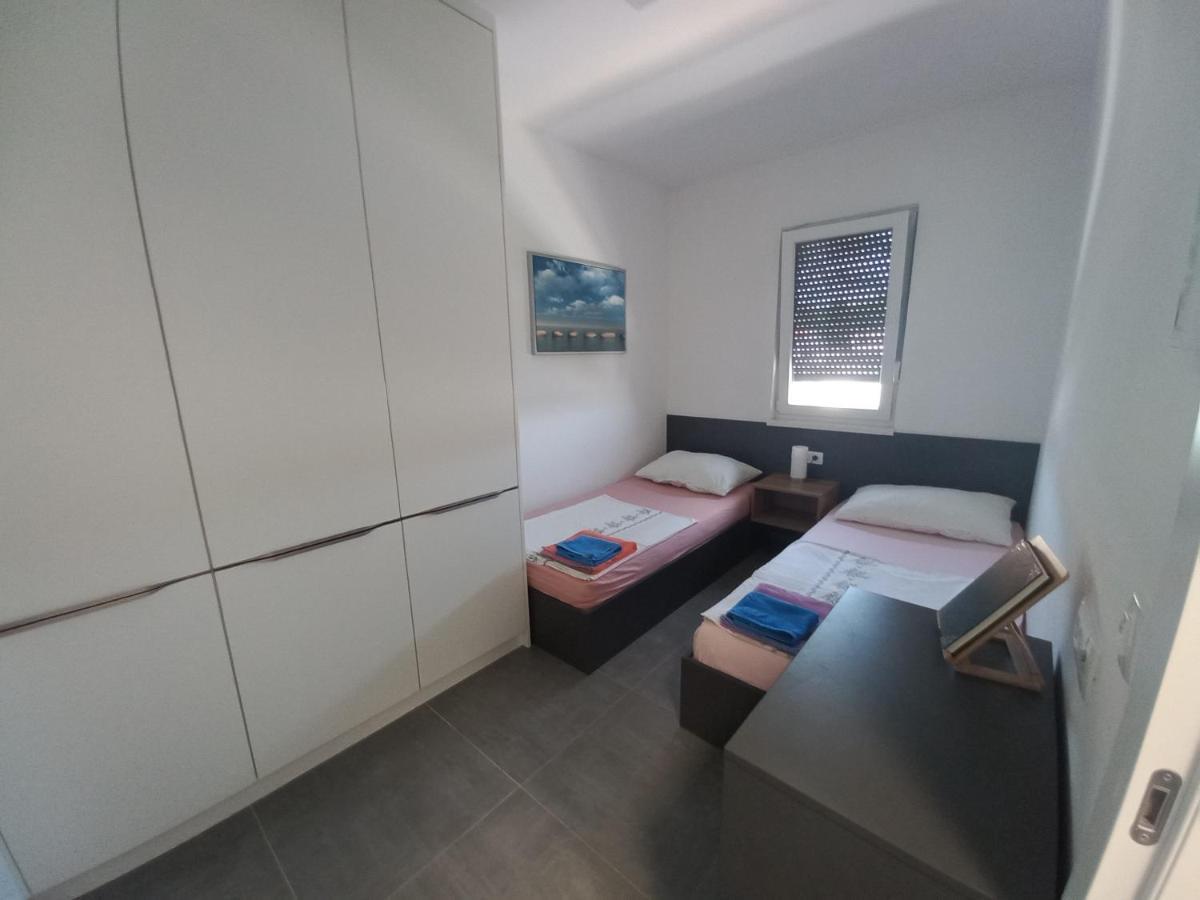 Apartment Martina Vir Esterno foto