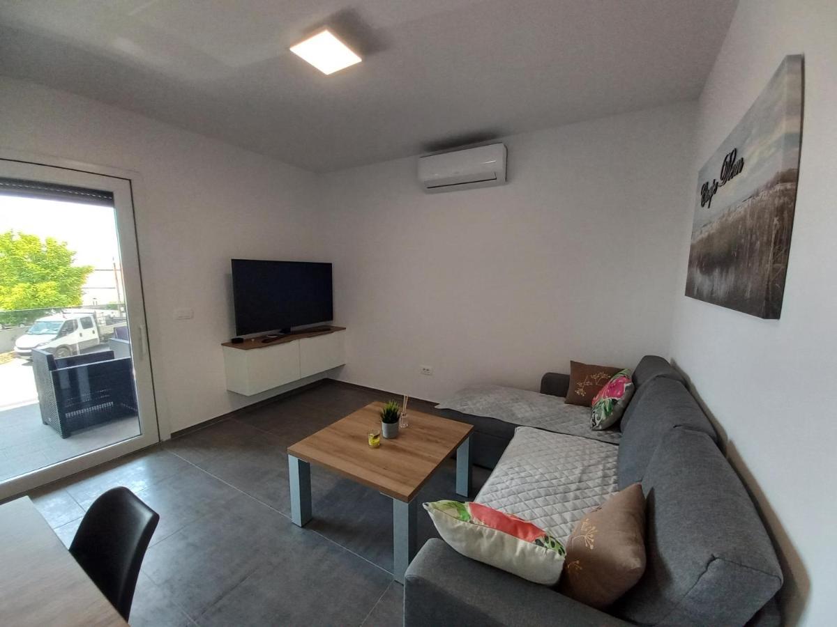 Apartment Martina Vir Esterno foto