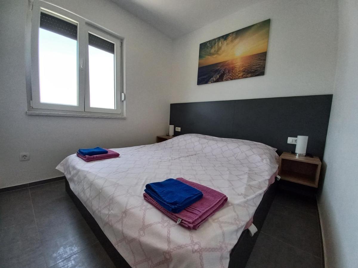 Apartment Martina Vir Esterno foto