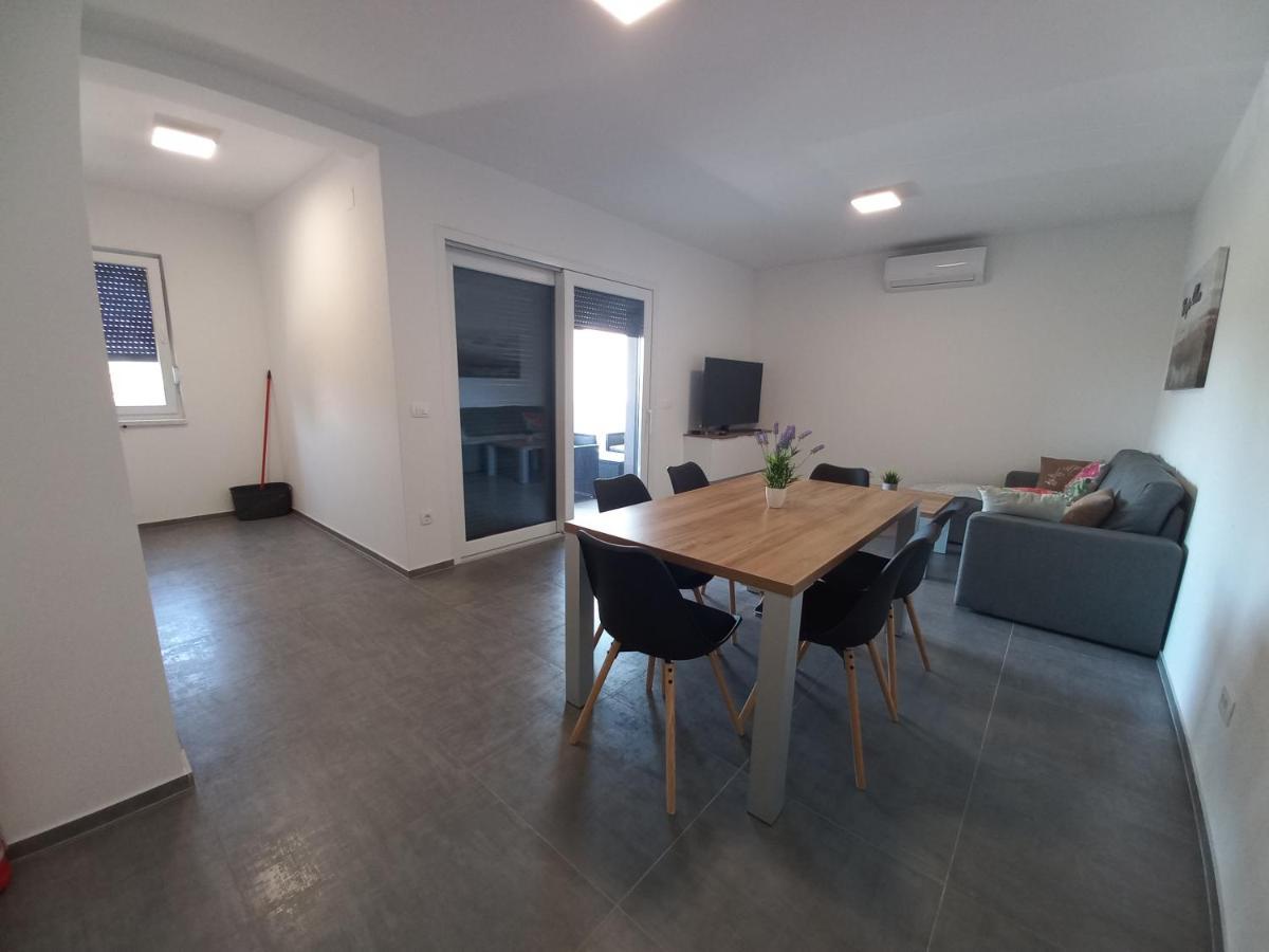 Apartment Martina Vir Esterno foto