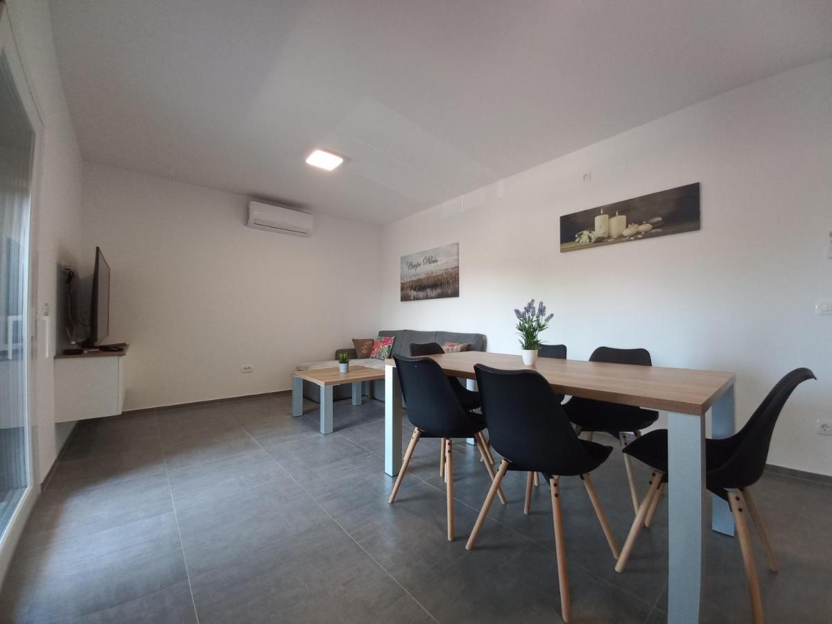 Apartment Martina Vir Esterno foto