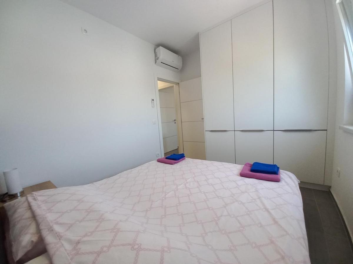 Apartment Martina Vir Esterno foto